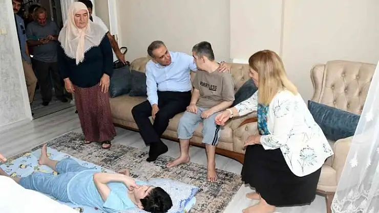 'Vali Çuhadar, ihtiyaç sahibi ailelerle bir araya geldi'