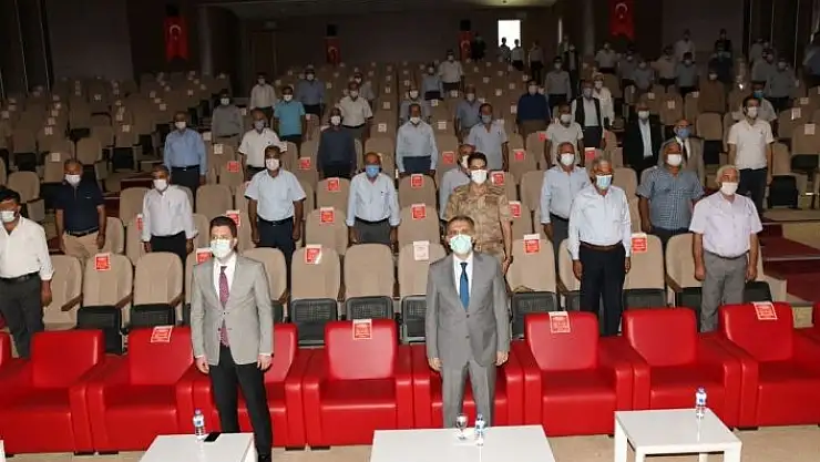 'Vali Çuhadar köy muhtarlarıyla dinledi'