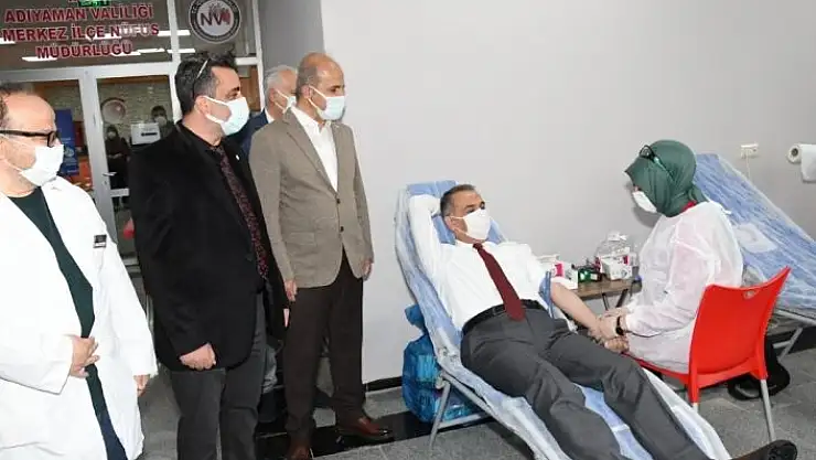 'Vali Çuhadar ve yardımcıları kan bağışında bulundu'