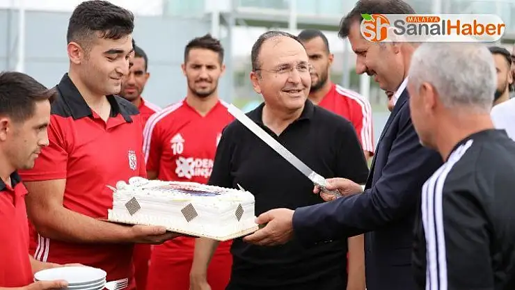 Vali'den Sivasspor'a baklava dopingi