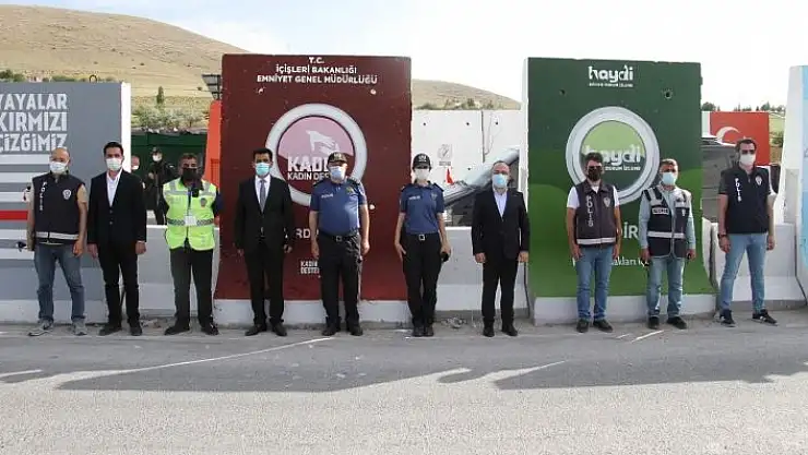 'Vali Erkaya Yırık, güvenlik güçlerinin bayramını kutladı'