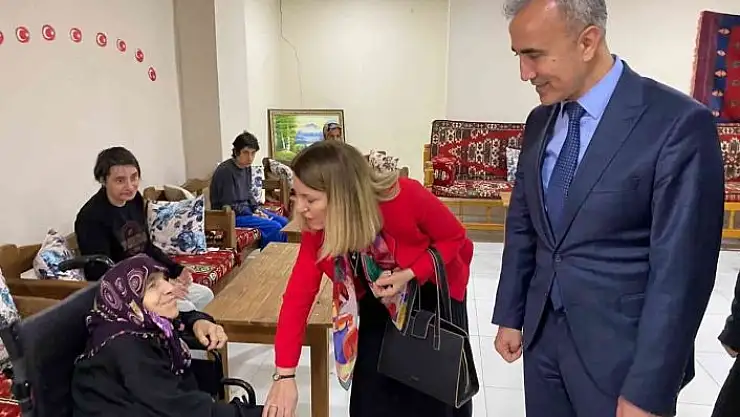 'Vali eşi Çuhadar´dan gönüllere dokunan ziyaret'