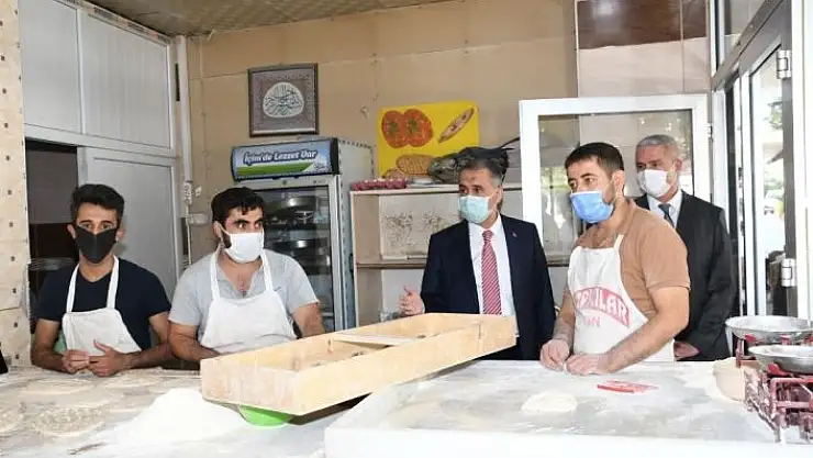 'Vali ile fırıncının ilginç ´maske´ diyalogu'