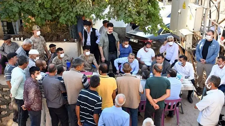 'Vali Mahmut Çuhadar, depremden etkilenen Gerger Gölyurt´ta'