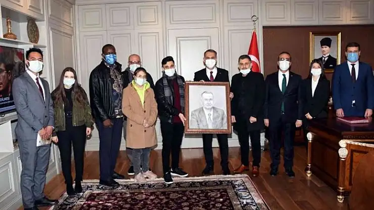 'Vali Mahmut Çuhadar göçmenleri kabul etti'