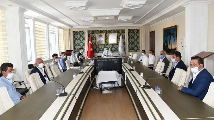 'Vali Mahmut Çuhadar, köy muhtarlarını ağırladı'