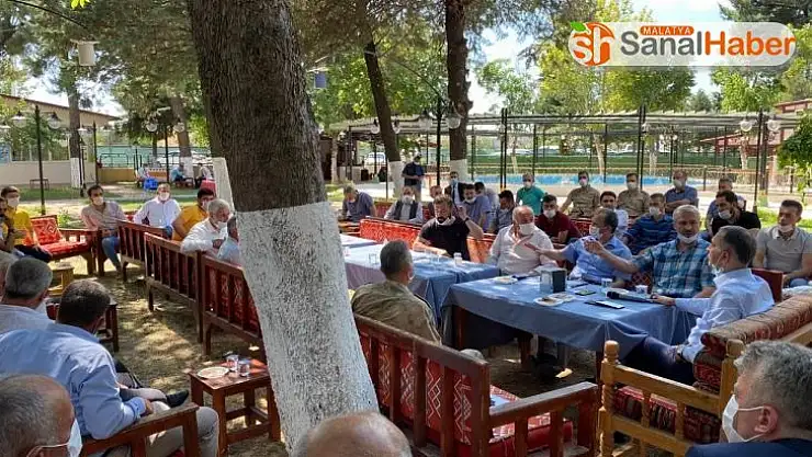 Vali Mahmut Çuhadar, tütün üreticilerinin sorunlarını dinledi