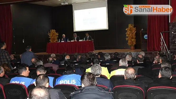 Vali Pekmez, halkla buluştu
