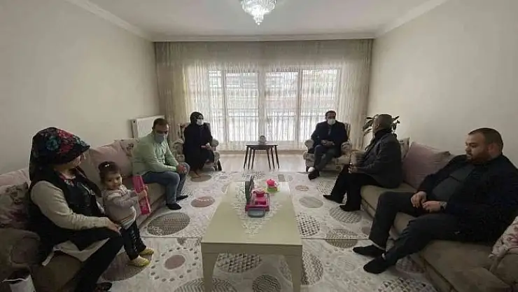 'Vali Toraman depremden yakınlarını kaybeden ailelerle bir araya geldi'