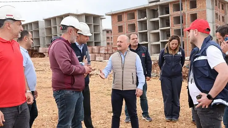 'Vali Varol, deprem konutlarında incelemeler yaptı'