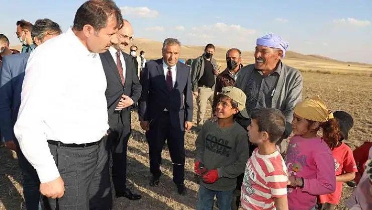 'Validen tarlada eğitim talimatı'