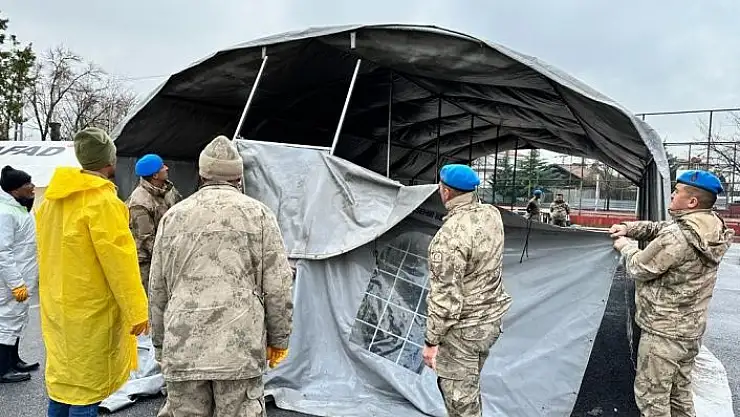 'Van jandarmasının deprem bölgesindeki çalışması devam ediyor'