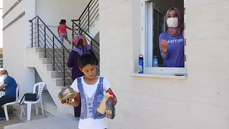 'Vatandaşlara pekmez, tahin ve helva dağıtıldı'