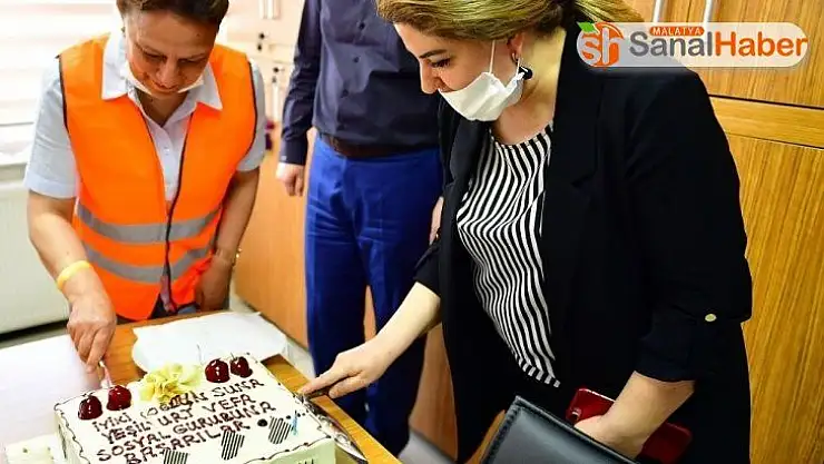 Vefa sosyal destek grubu üyesine doğum günü sürprizi