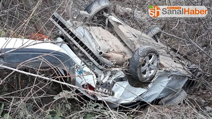 Virajı alamayan otomobil şarampole yuvarlandı