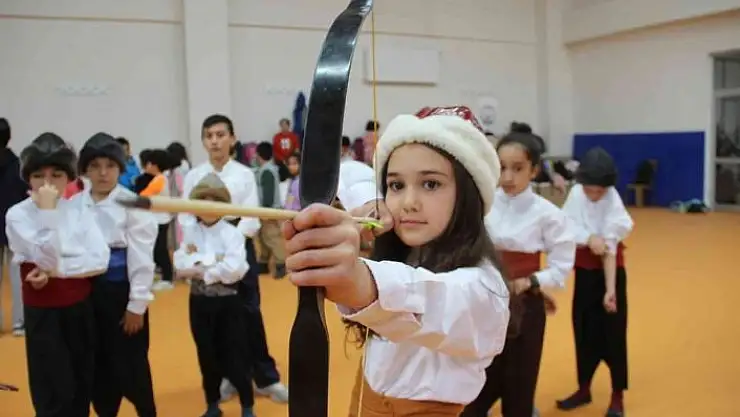 'Ya hak deyip, kepazeyi çekiyorlar'