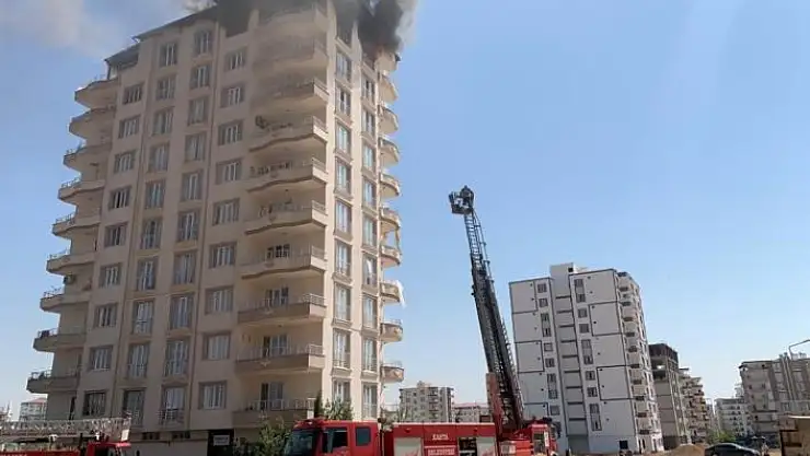 'Yangında 3 itfaiye eri dumandan etkilendi'