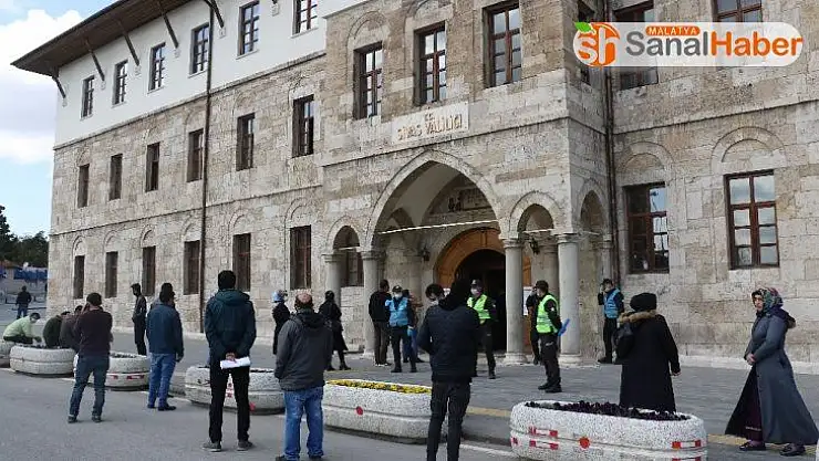 Yardım kuyruğu sandılar, izin kuyruğu çıktı