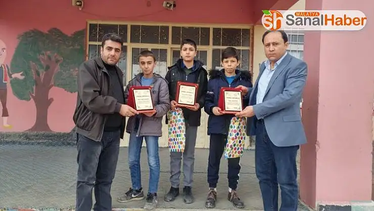 Yarışmada kazandıkları para ödülünü depremzedelere bağışladılar