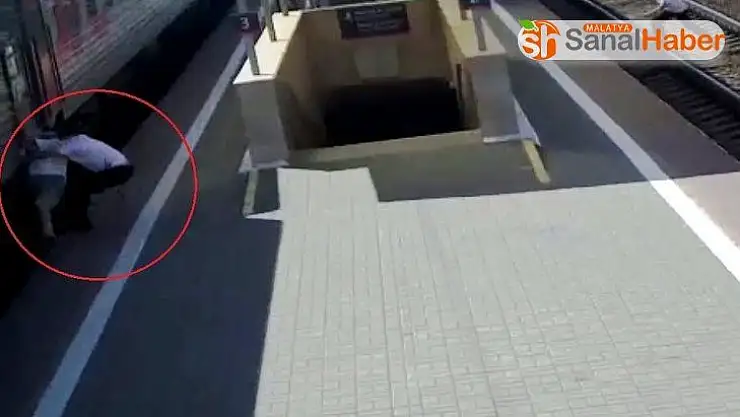 Yaşlı adamı trenin altında kalmaktan son anda polis kurtardı