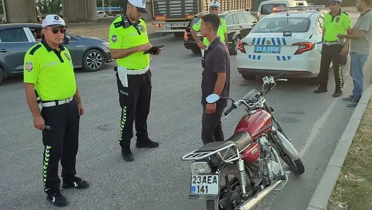 'Yatarak motosiklet süren sürücüye ceza'