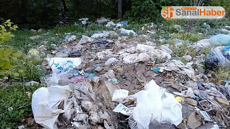 Yayladaki çeşme çöplükten geçilmiyor