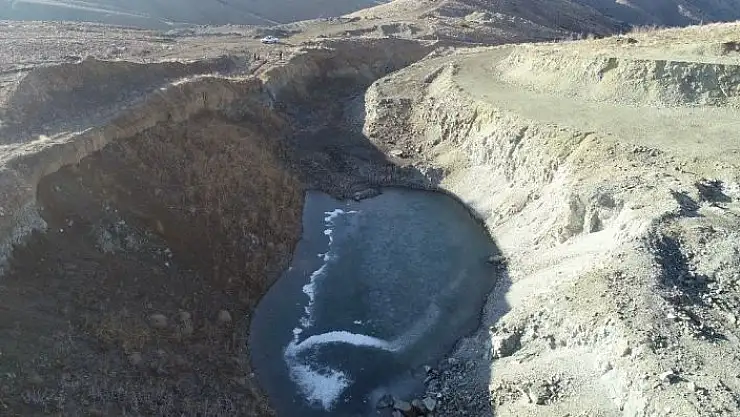 'Yazdan kalma günlerin yaşandığı köyde gölet buz tuttu'