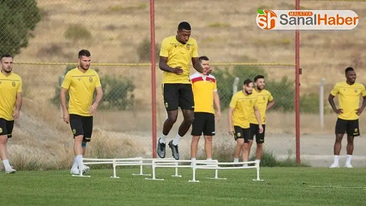 Sergen Yalçın futbolcularını tebrik etti