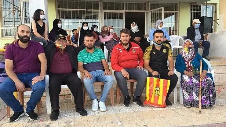 'Yeni Malatyaspor tribününün renkli siması Maço Orhan´ı yalnız bırakmadılar'