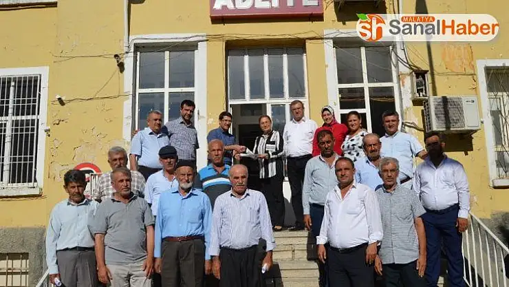 Yenilenen seçimi kazanan Gülfer Ağır mazbatasını aldı