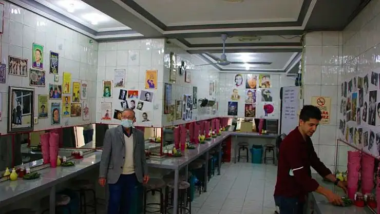 'Yeşilçam oyuncularının unutulmaması için iş yerinin duvarlarını posterleriyle doldurdu'