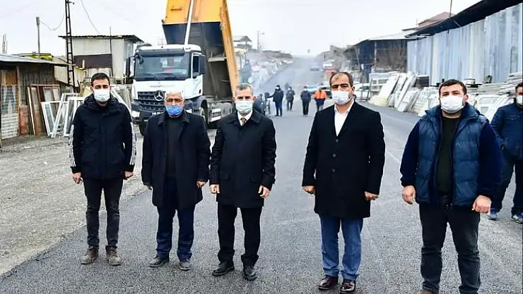 'Yeşilyurt Belediyesi, Mahrukatçılar Sitesinin yollarını modern ve konforlu hale getiriyor'