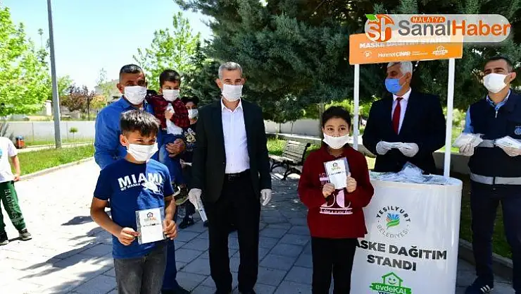 Yeşilyurt Belediyesi'nden çocuklara özel maske