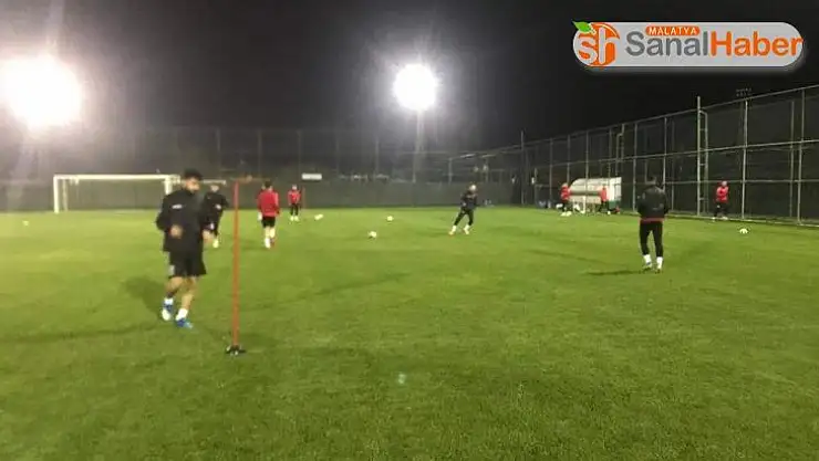 Yeşilyurt Belediyespor'da Antalya kampı sürüyor