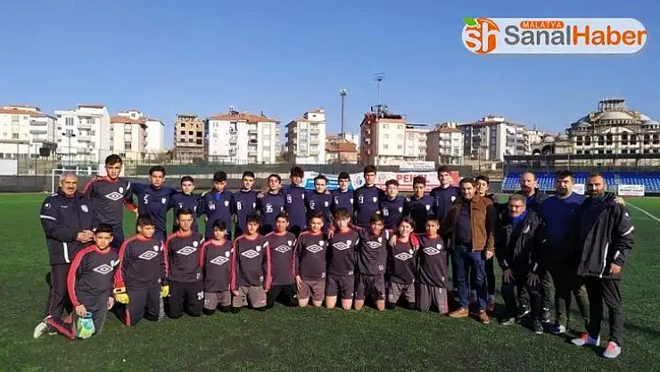 Yeşilyurt Belediyespor'un gençleri şampiyonaya hazırlanıyor