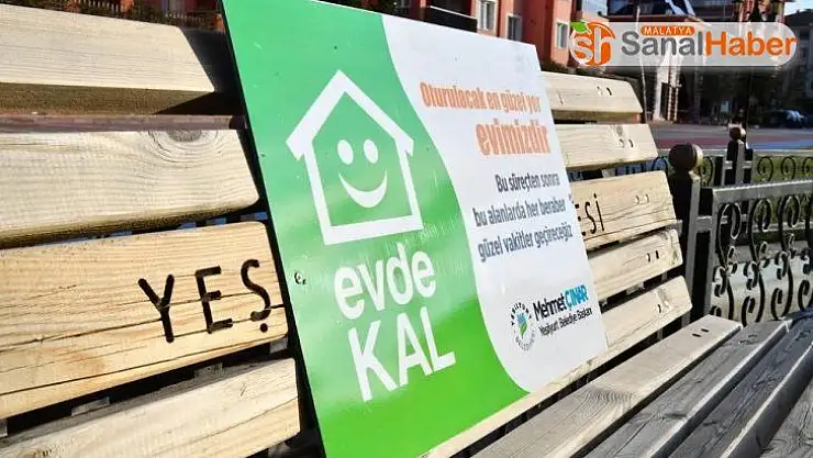 Yeşilyurt'ta banklara uyarı levhaları yerleştirildi