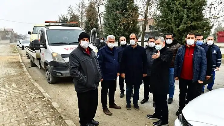 'Yeşilyurt´ta çevre ve görüntü kirliliği oluşturan hurda araçlar toplanıyor'