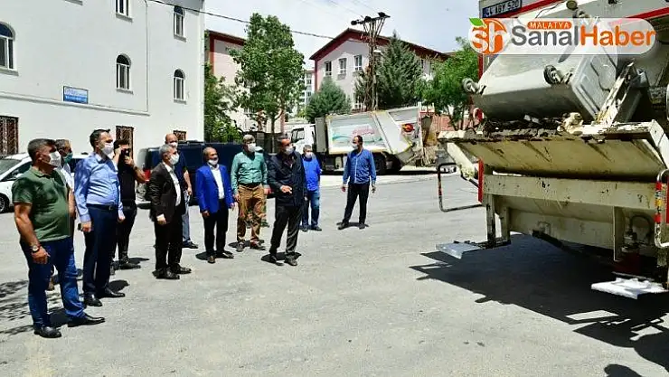 Yeşilyurt'ta galvanizli çöp konteynırları dezenfekte ediliyor