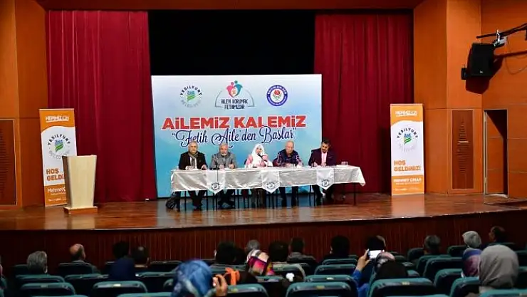 'Yeşilyurta akademisyen ve yazarlar ''Ailemiz kalemiz'' panelinde buluştu'