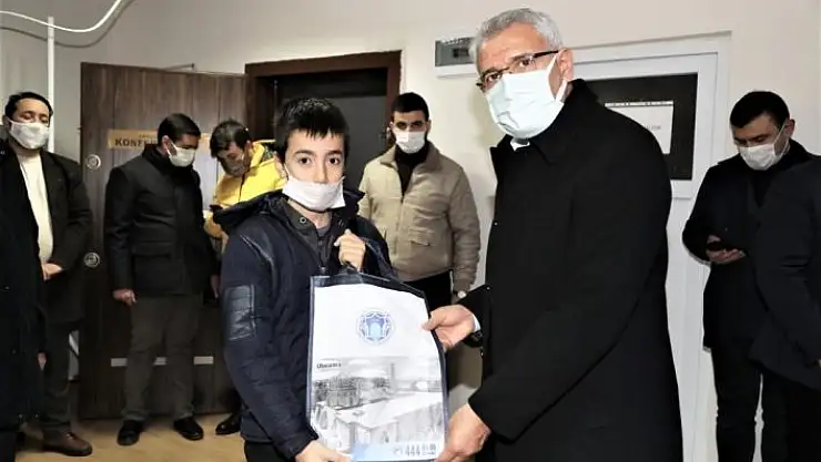 'Yetim çocuklara tablet hediyesi'