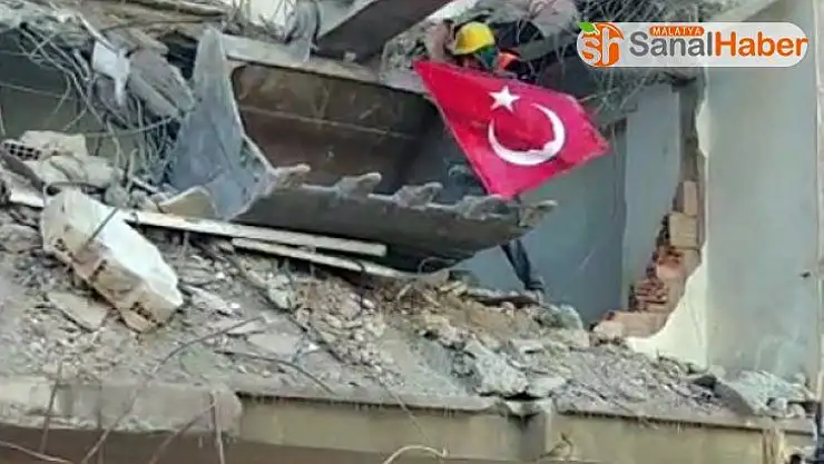 Yıkımda işçinin bayrak hassasiyeti