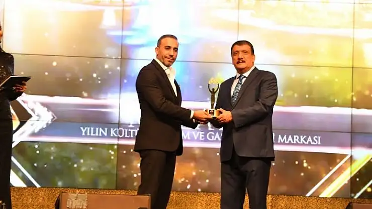 'Yılın ´en´lerinde Başkan Gürkan´a iki ödül birden'