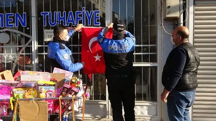 'Yıpranan bayrakların yerine yenileri asıldı'