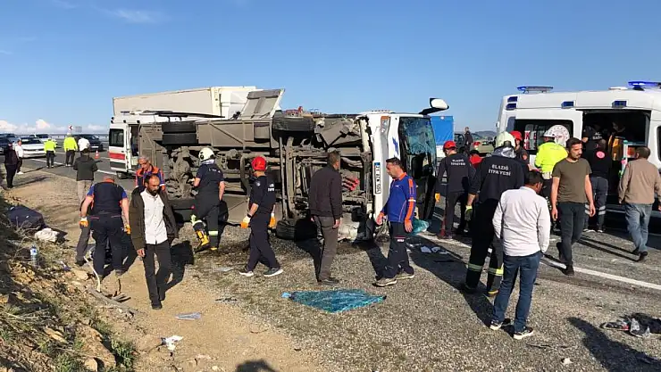 Yolcu midibüsü karşı şeride geçerek yan yattı: 25 yaralı