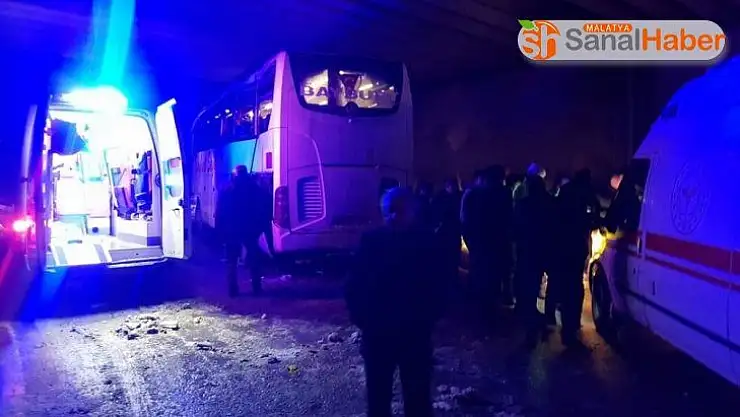 Yolcu otobüsü kaza yaptı: 9 yaralı