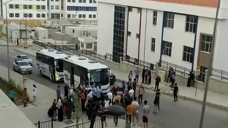 'Yolun karşısına geçmeye çalışan 5 yaşındaki çocuğa midibüs çarptı'