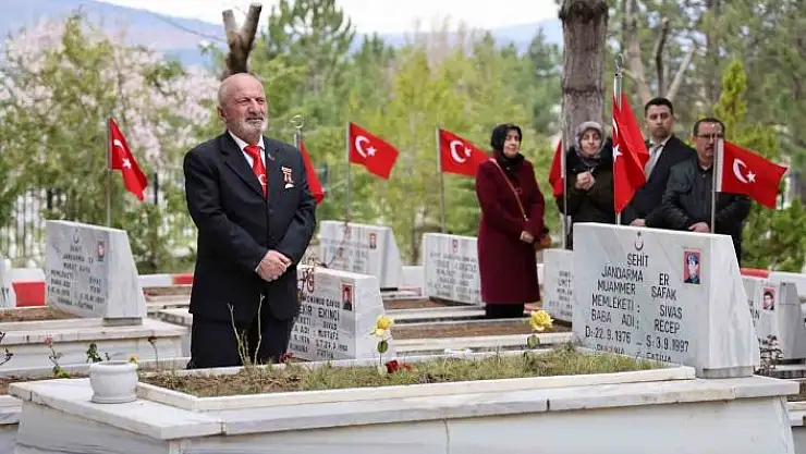 'Yukarı Tekke Mezarlığı ziyaretçi akınına uğradı'