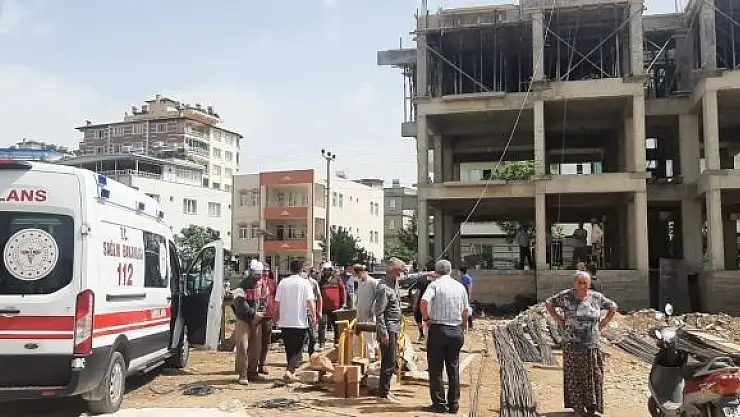 'Yüksekten düşen inşaat işçisi ağır yaralandı'