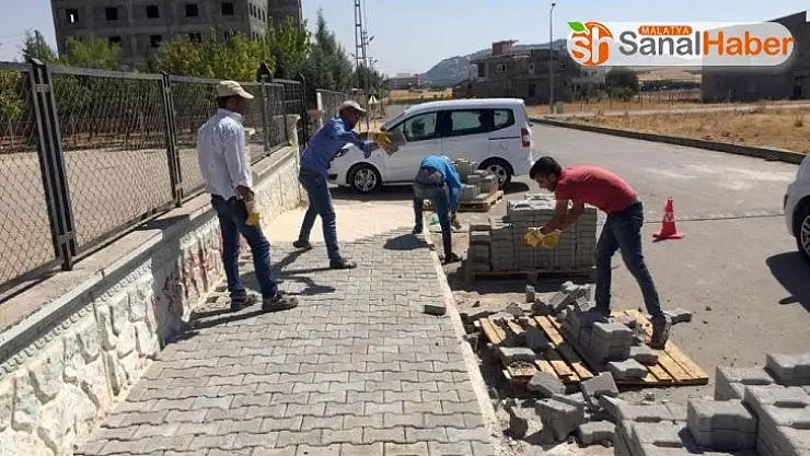 Yunus Emre Mahallesi'nde kaldırım çalışması