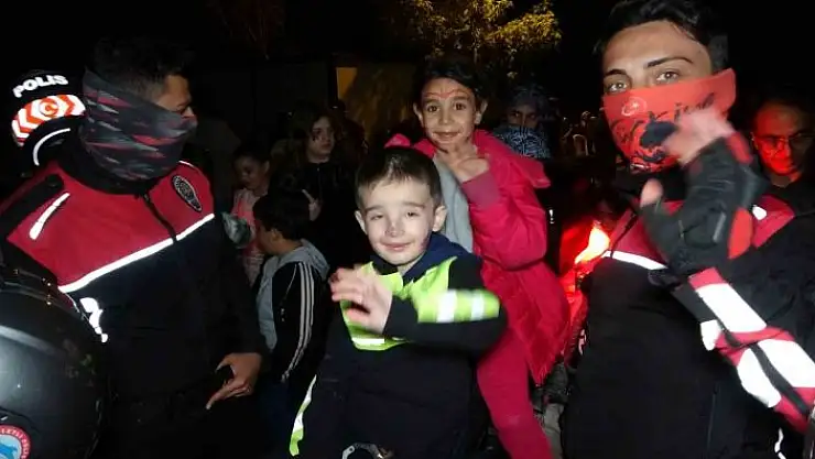 '`Yunus´ timleri depremzede çocuklara moral oluyor'